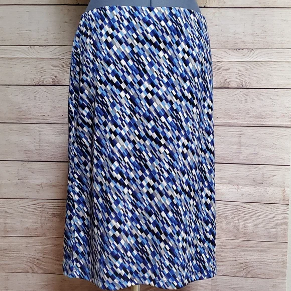 Stretchy Skirt Flowy Skirt Nine & Company - Picture 5 of 5